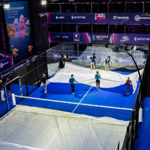 Preparation of Courtcovers Padel Court Cover at Sportworx International Padel Tournament, Rotterdam, Bee-Padel.com Padel Clinics